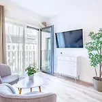 アパート Rooftop Access - French Balcony - *