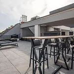 アパート Rooftop Access - French Balcony - *