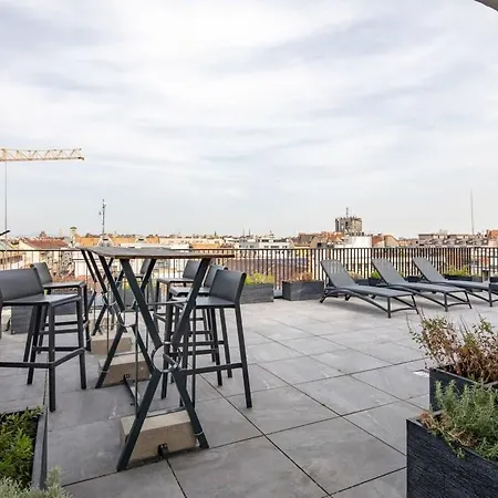 アパート Rooftop Access - French Balcony -
