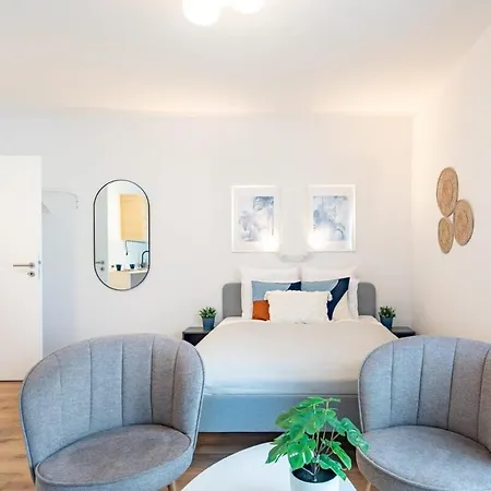 Rooftop Access - French Balcony - Appartamento *