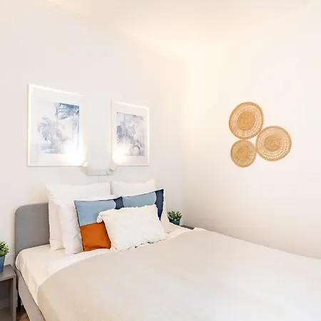 Rooftop Access - French Balcony - Διαμέρισμα