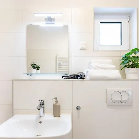 Appartamento Rooftop Access - French Balcony - *