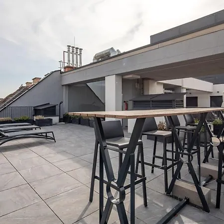 Appartamento Rooftop Access - French Balcony - *