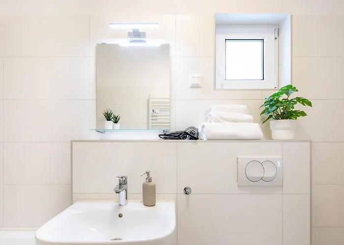 Lejlighed Rooftop Access - French Balcony - *