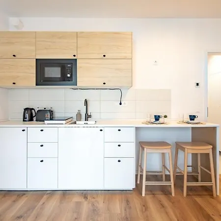 Апартаменты Rooftop Access - French Balcony -