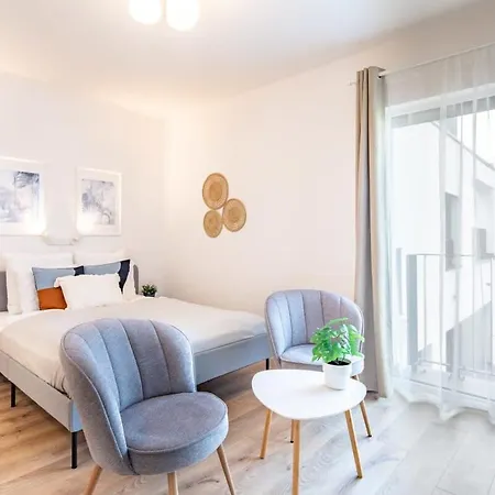 Rooftop Access - French Balcony - Будапешт