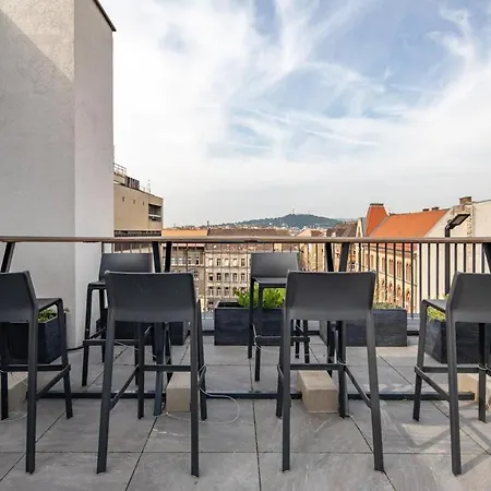 Rooftop Access - French Balcony - Апартаменты