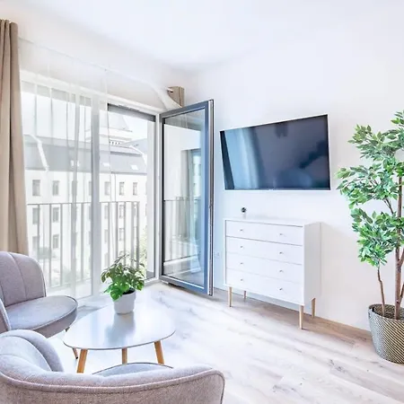 Апартаменты Rooftop Access - French Balcony - *